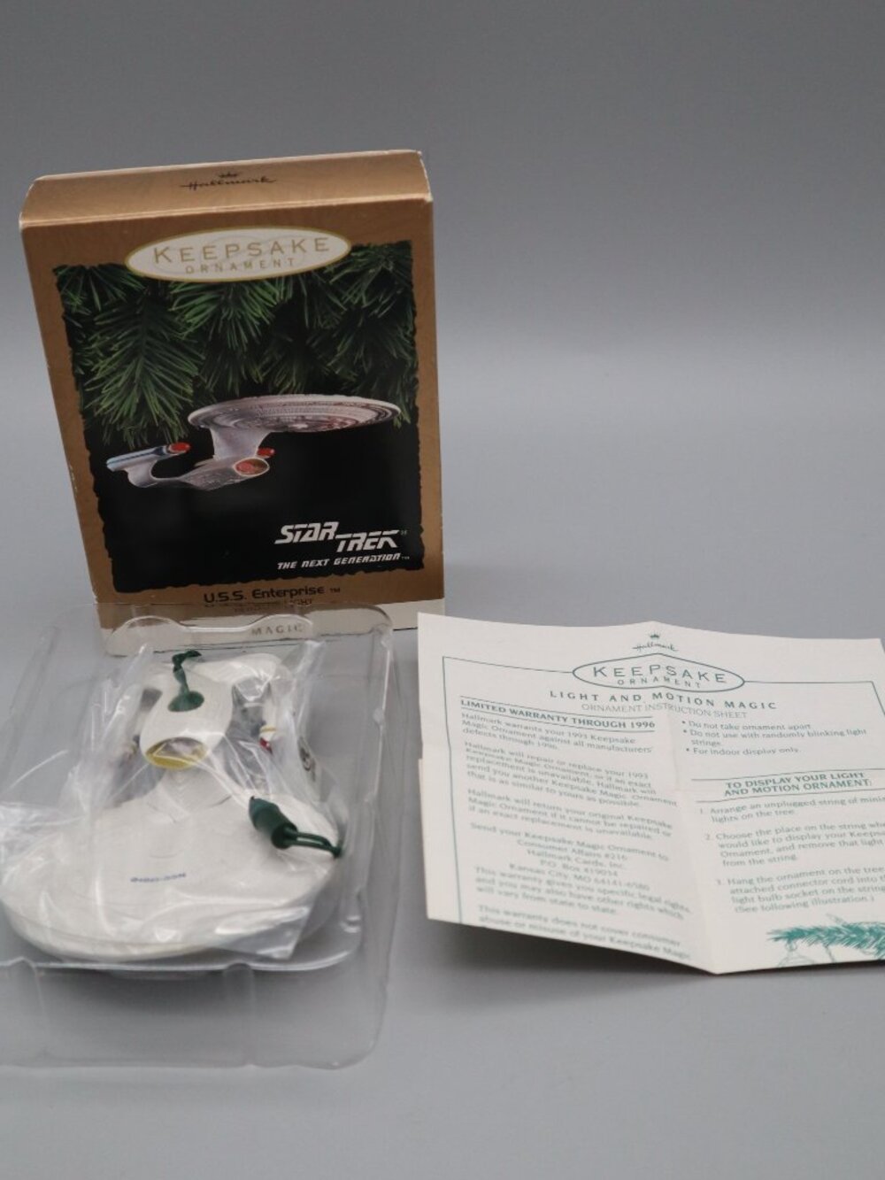 1993 Hallmark Magic Keepsake Ornament Star Trek TNG U.S.S. Enterprise Christmas